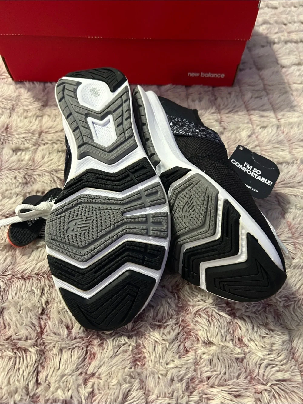 New Balance Black & White women’s Athletic Sneakers size 7